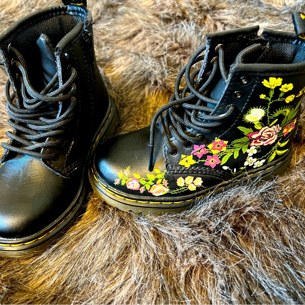 Toddler dr. Martens.